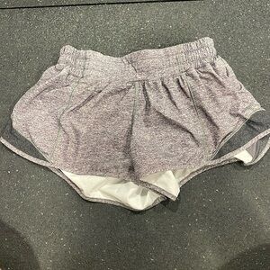 Lululemon hottie hot short (grey/dark grey) size 4 2.5 inseam